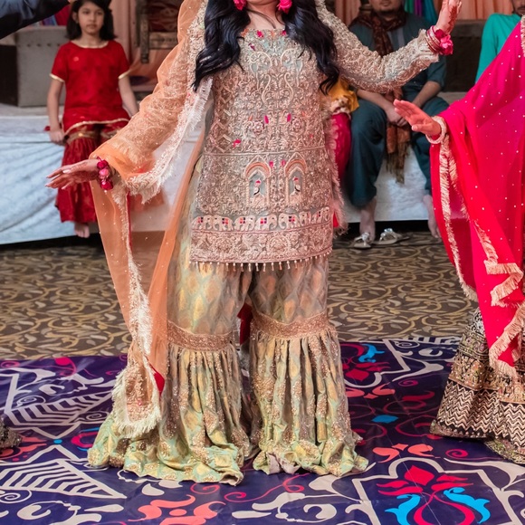 Beautiful customized, hand-made outfit from Pakistan. - Picture 2 of 6